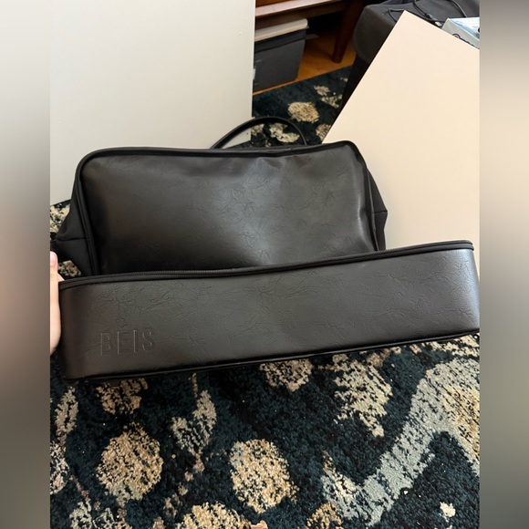 Beis Weekender Bag - Picture 10 of 13